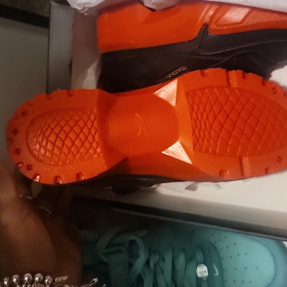 COPY - Reebok Cardi B - Picture 4 of 4